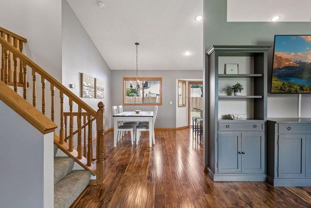 1049 Bonnieview Drive, Woodbury, MN 55129