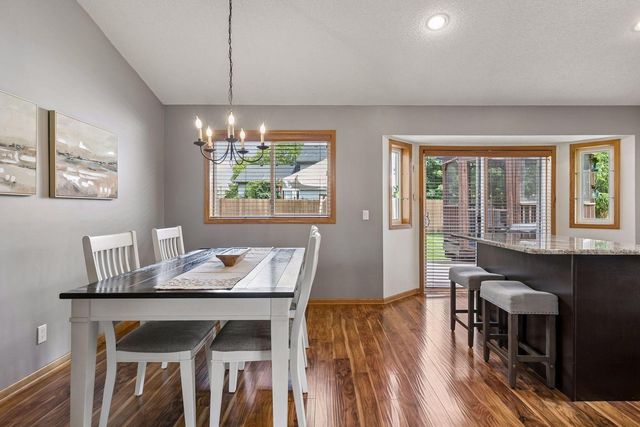1049 Bonnieview Drive, Woodbury, MN 55129