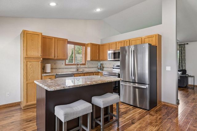 1049 Bonnieview Drive, Woodbury, MN 55129