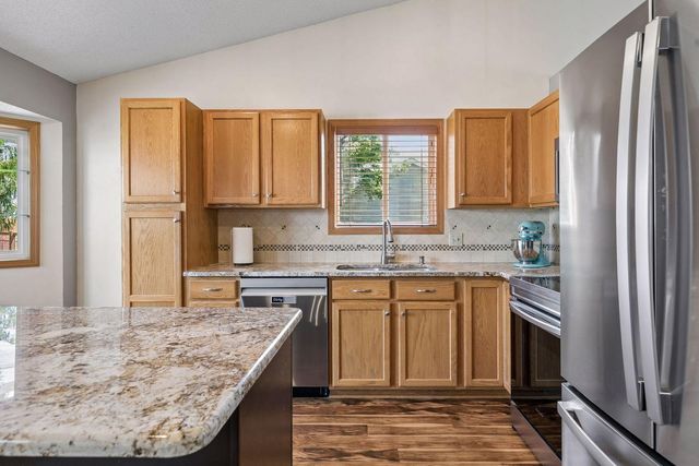 1049 Bonnieview Drive, Woodbury, MN 55129