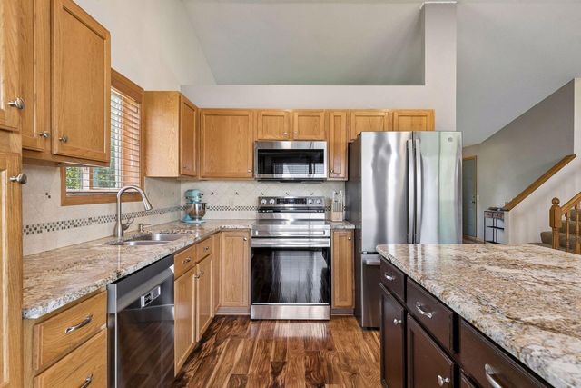 1049 Bonnieview Drive, Woodbury, MN 55129