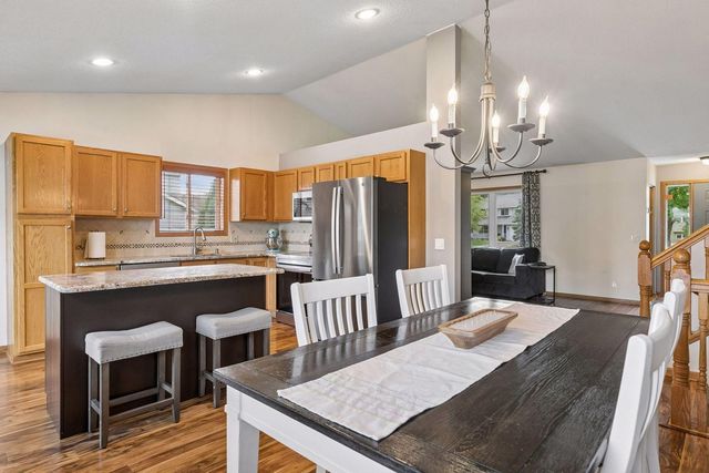 1049 Bonnieview Drive, Woodbury, MN 55129