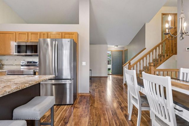 1049 Bonnieview Drive, Woodbury, MN 55129