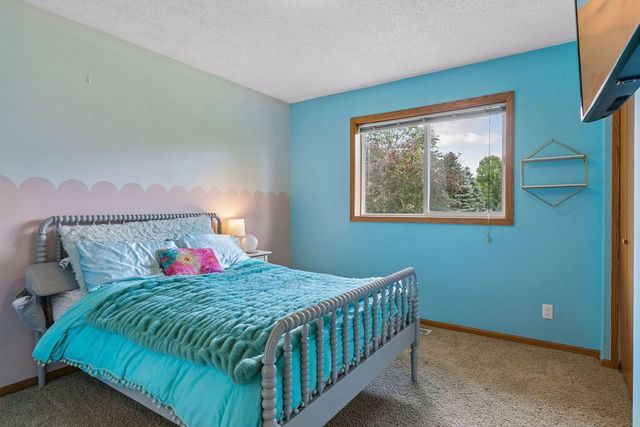1049 Bonnieview Drive, Woodbury, MN 55129