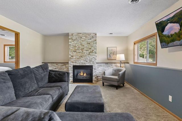 1049 Bonnieview Drive, Woodbury, MN 55129