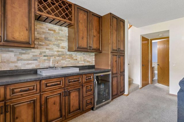 1049 Bonnieview Drive, Woodbury, MN 55129