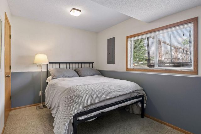 1049 Bonnieview Drive, Woodbury, MN 55129
