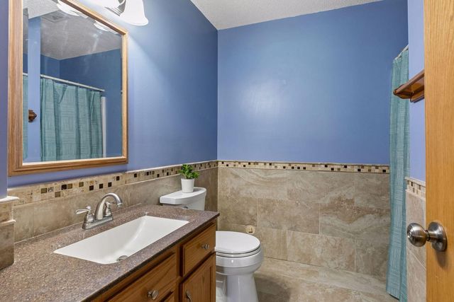 1049 Bonnieview Drive, Woodbury, MN 55129