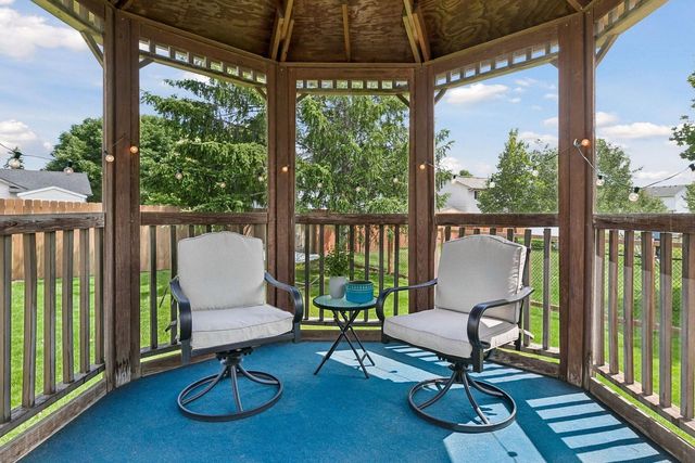1049 Bonnieview Drive, Woodbury, MN 55129