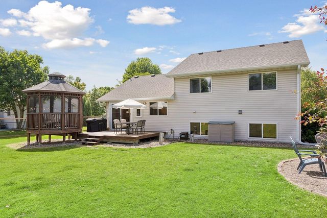 1049 Bonnieview Drive, Woodbury, MN 55129