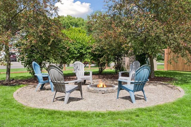 1049 Bonnieview Drive, Woodbury, MN 55129