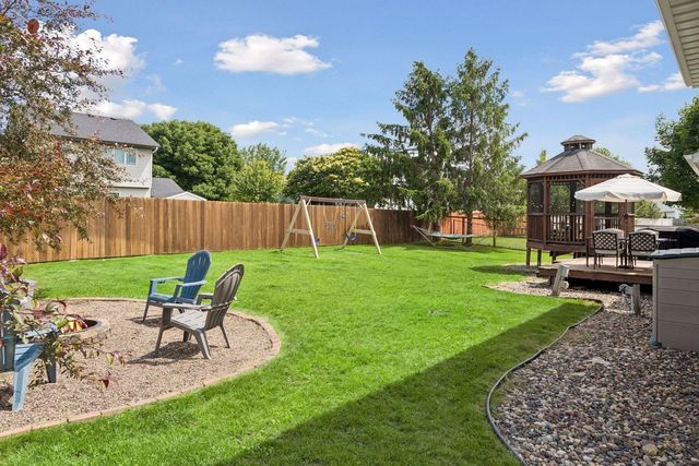 1049 Bonnieview Drive, Woodbury, MN 55129