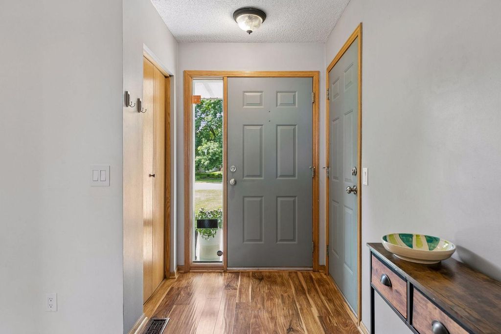 1049 Bonnieview Drive, Woodbury, MN 55129 — photo 5