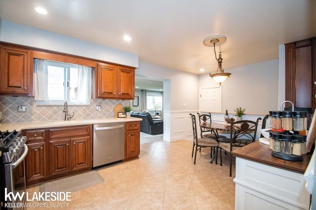 18530 Bittersweet Street, Fraser, MI 48026