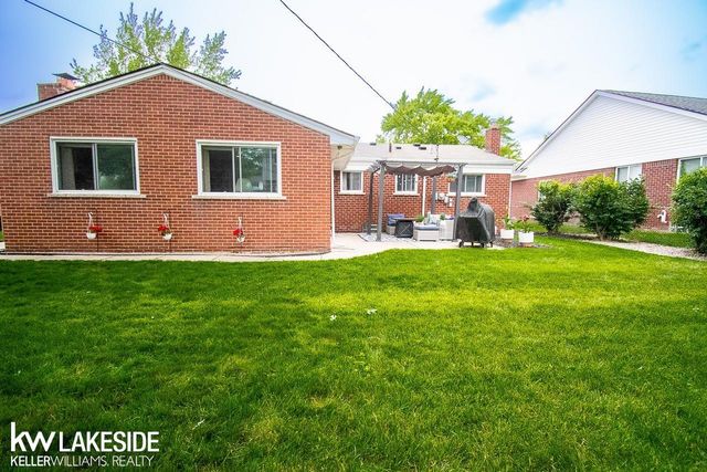 18530 Bittersweet Street, Fraser, MI 48026