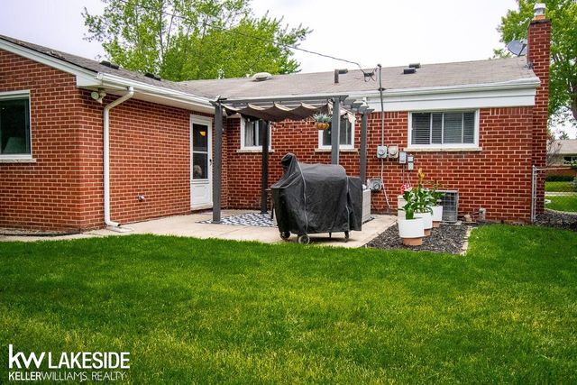 18530 Bittersweet Street, Fraser, MI 48026