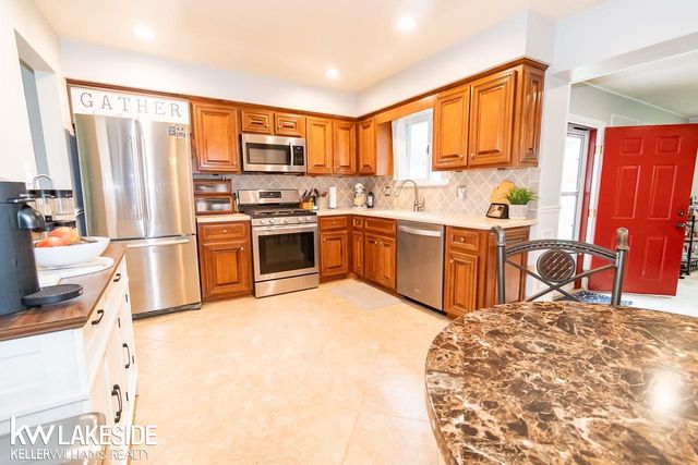 18530 Bittersweet Street, Fraser, MI 48026