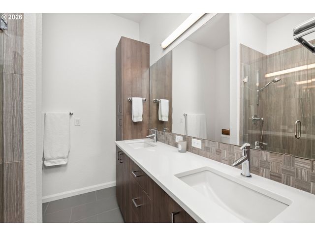 322 N IVY St, Portland, OR 97227