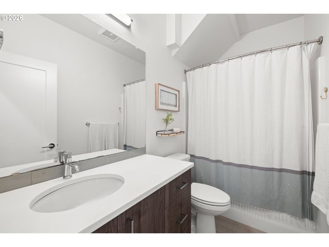 322 N IVY St, Portland, OR 97227