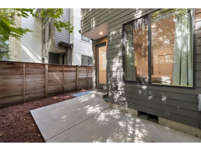 322 N IVY St, Portland, OR 97227
