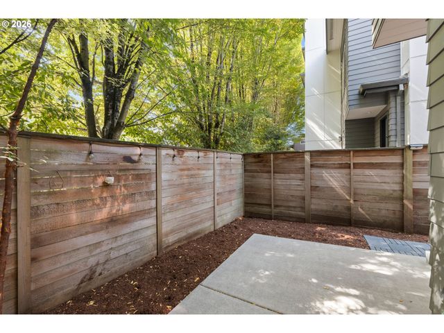 322 N IVY St, Portland, OR 97227