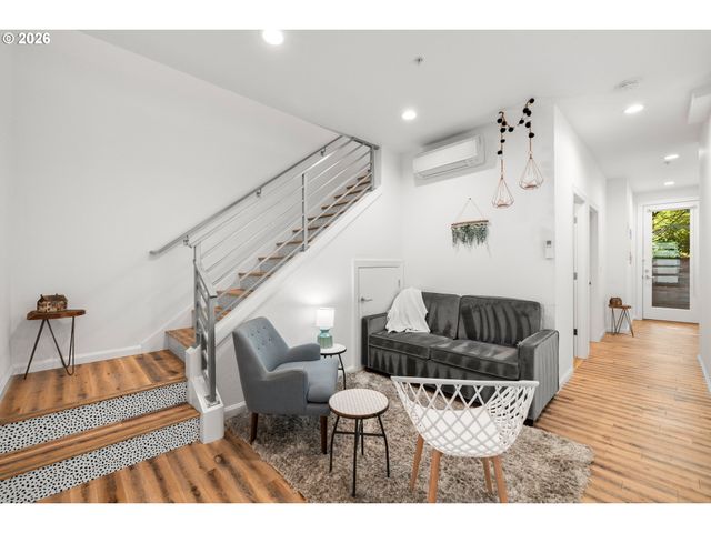 322 N IVY St, Portland, OR 97227