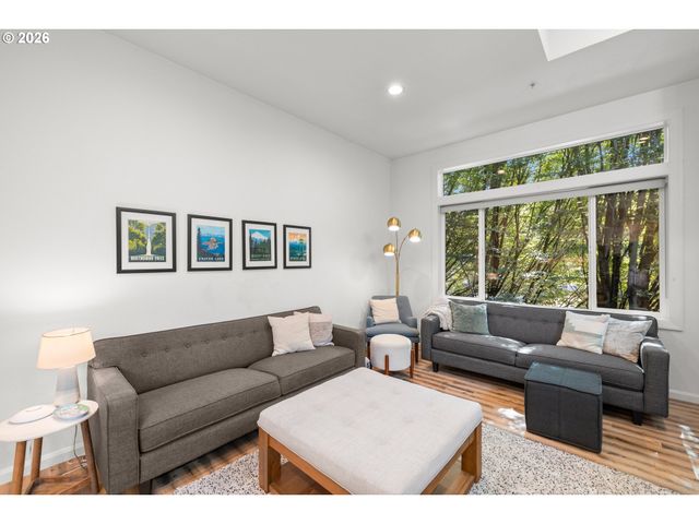 322 N IVY St, Portland, OR 97227