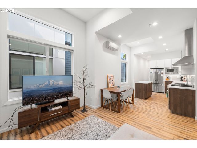 322 N IVY St, Portland, OR 97227