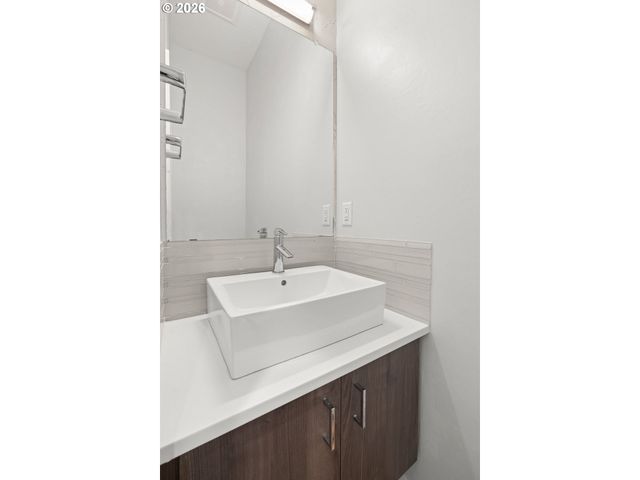322 N IVY St, Portland, OR 97227