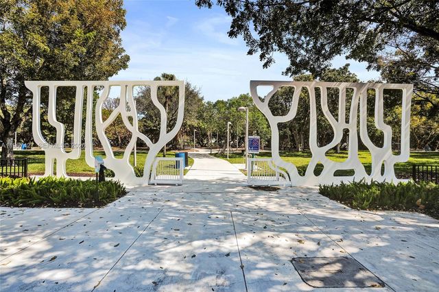 8420 Byron Ave 7, Miami Beach, FL 33141