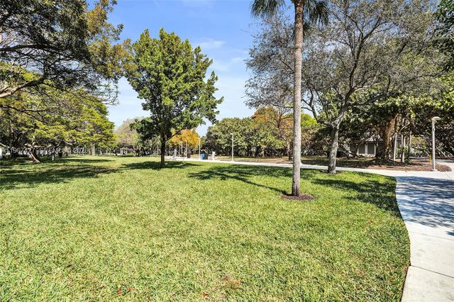 8420 Byron Ave 7, Miami Beach, FL 33141