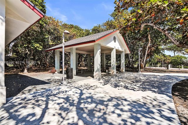 8420 Byron Ave 7, Miami Beach, FL 33141