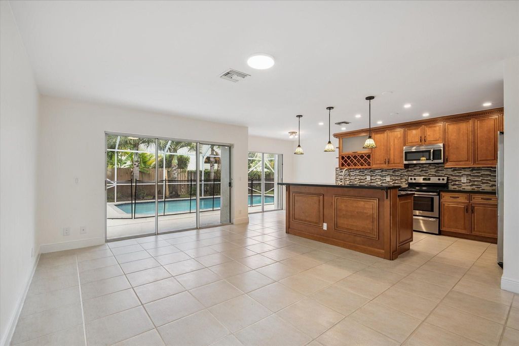 Image 10 of property listing at 6365 NW 77th Pl, Parkland, FL 33067