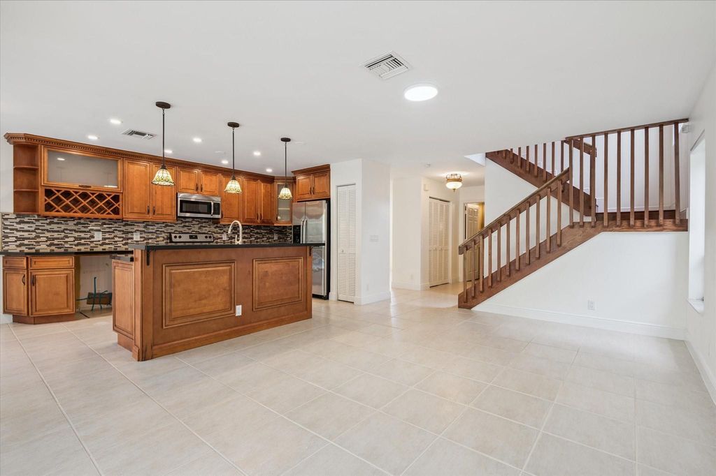 Image 11 of property listing at 6365 NW 77th Pl, Parkland, FL 33067