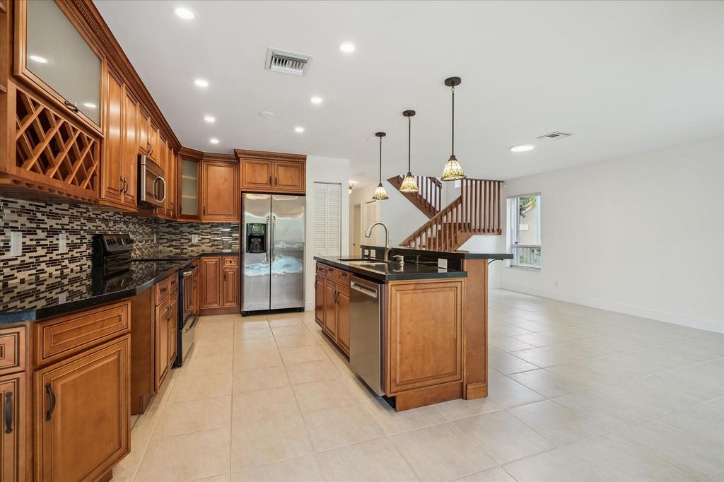 Image 12 of property listing at 6365 NW 77th Pl, Parkland, FL 33067