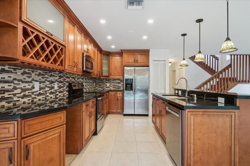 Image 13 of property listing at 6365 NW 77th Pl, Parkland, FL 33067