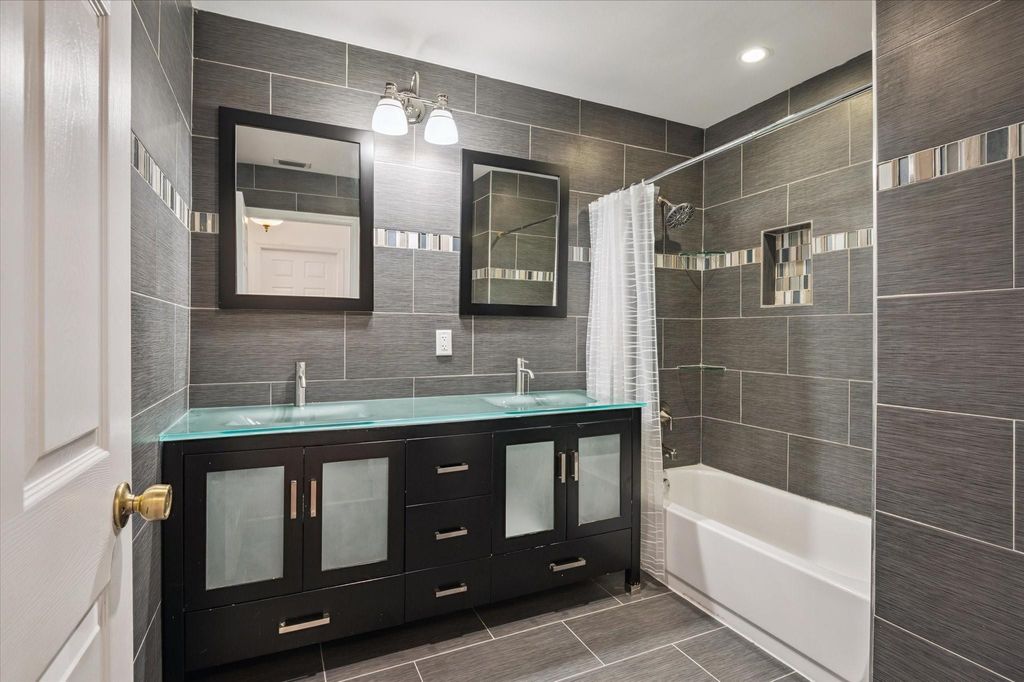 Image 23 of property listing at 6365 NW 77th Pl, Parkland, FL 33067