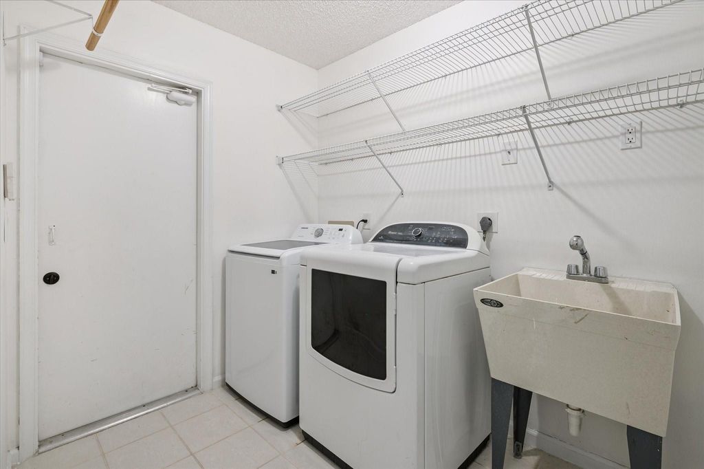 Image 25 of property listing at 6365 NW 77th Pl, Parkland, FL 33067