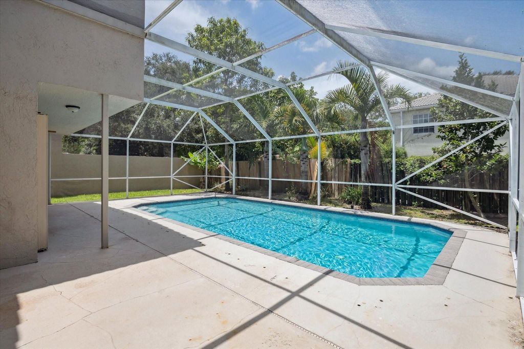 Image 27 of property listing at 6365 NW 77th Pl, Parkland, FL 33067