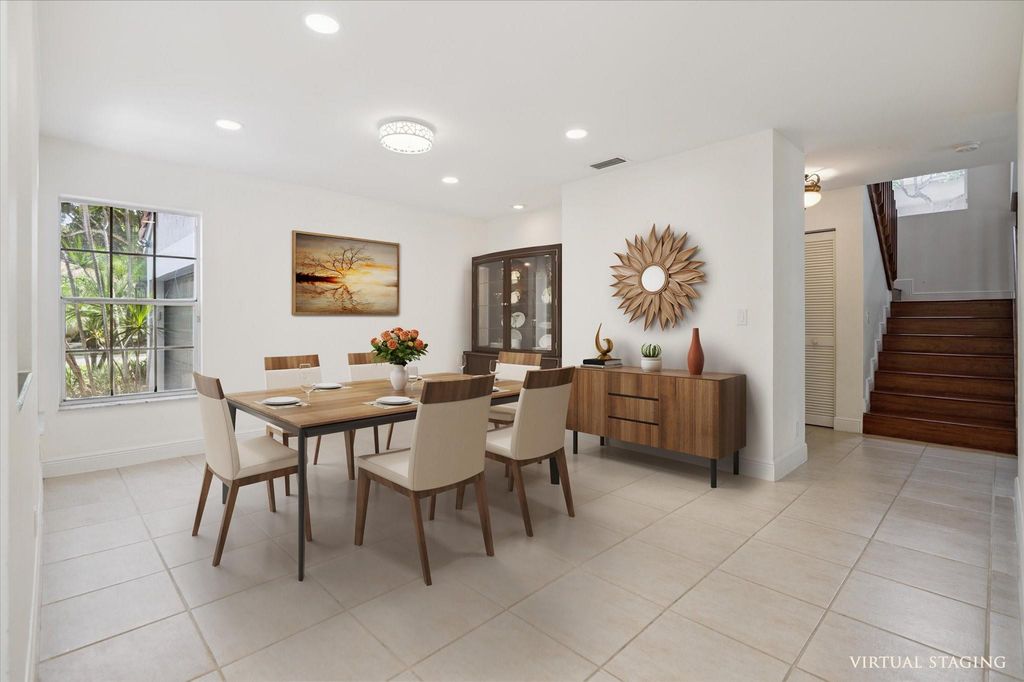 Image 6 of property listing at 6365 NW 77th Pl, Parkland, FL 33067