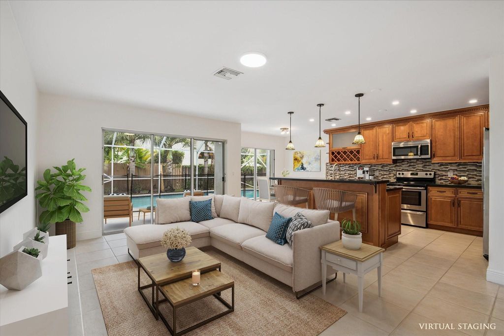 Image 9 of property listing at 6365 NW 77th Pl, Parkland, FL 33067