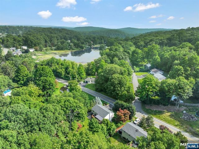 461 Otterhole Road, West Milford, NJ 07480