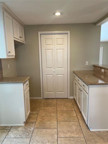 12314 Meadowhollow Drive, Meadows Place, TX 77477