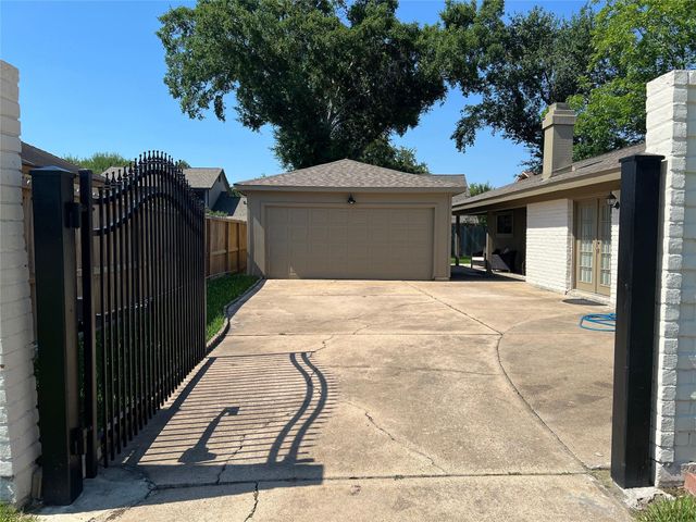 12314 Meadowhollow Drive, Meadows Place, TX 77477
