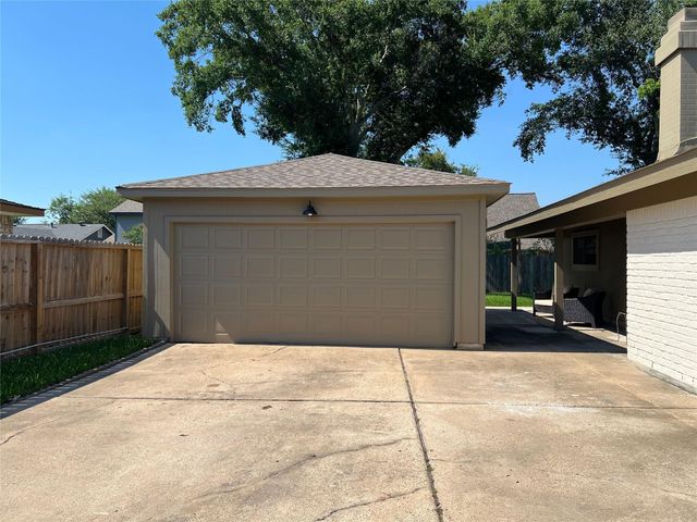 12314 Meadowhollow Drive, Meadows Place, TX 77477