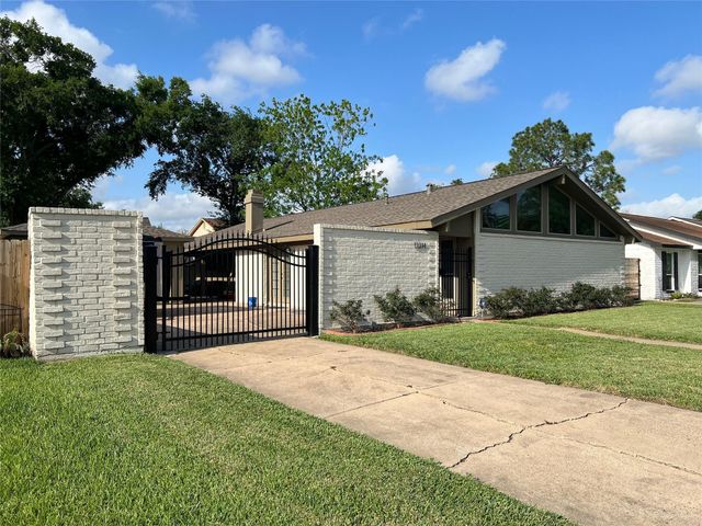 12314 Meadowhollow Drive, Meadows Place, TX 77477