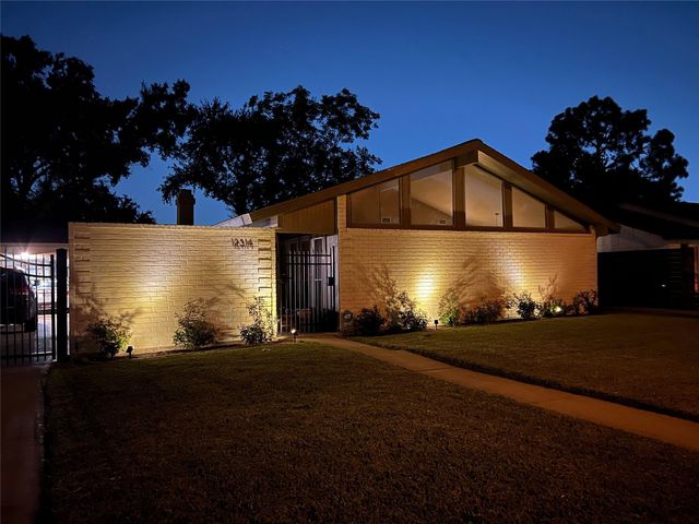 12314 Meadowhollow Drive, Meadows Place, TX 77477