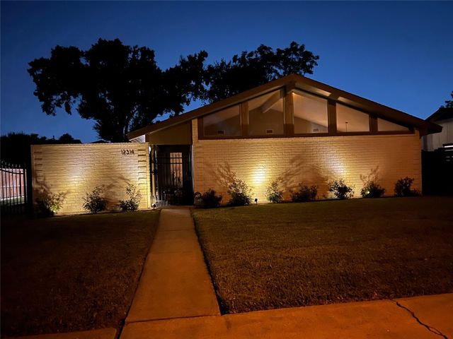 12314 Meadowhollow Drive, Meadows Place, TX 77477