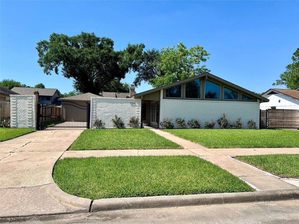 12314 Meadowhollow Drive, Meadows Place, TX 77477