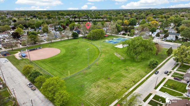 604 8th Street, Wyandotte, MI 48192